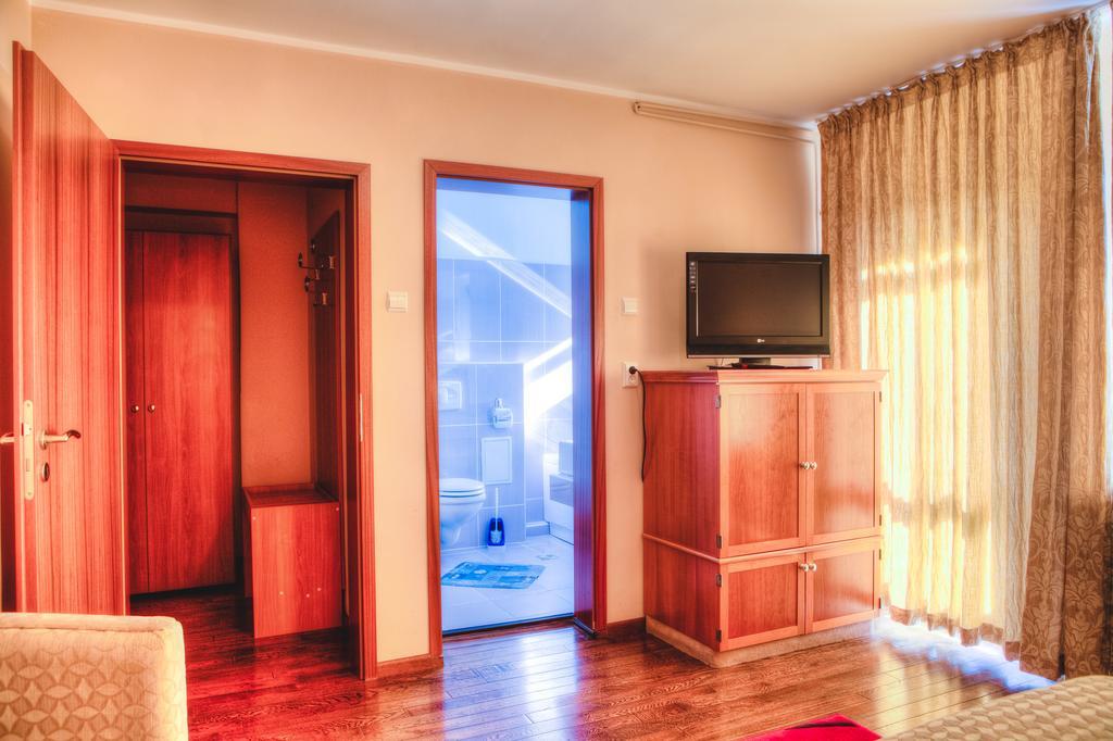 Hôtel Vila Pinul Si Mesteacanul à Poiana Brasov Extérieur photo