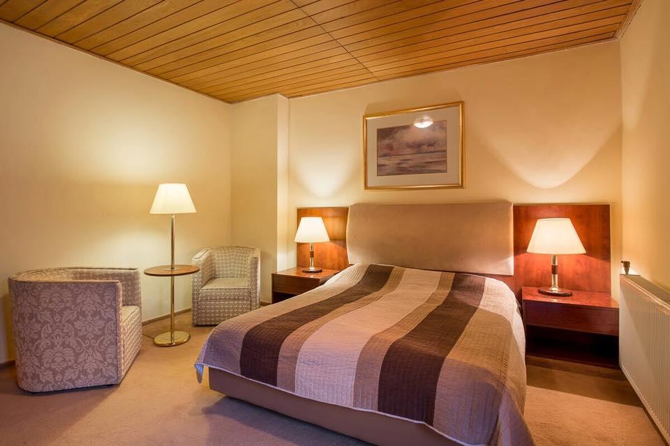 Hôtel Vila Pinul Si Mesteacanul à Poiana Brasov Extérieur photo